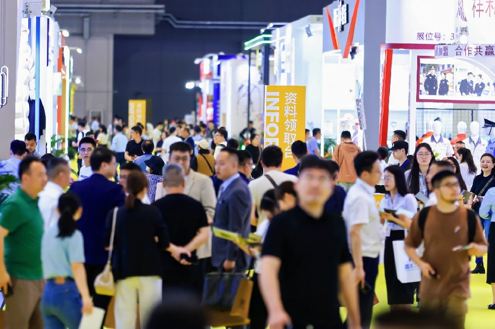 2025 LINK职业装·团服展上海展圆满落幕，商贸、潮流与未来在此交汇！